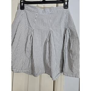 Isaac Mizrahi Seersucker Skirt Sz 4 Gray Striped Mini Flare Zip Lined